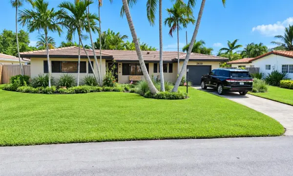 2630 NE 53rd Court, Lighthouse Point, FL 33064