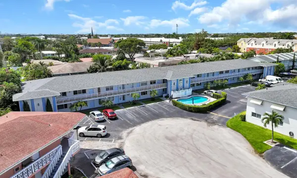 4111 NE 21st Way 211c, Lighthouse Point, FL 33064