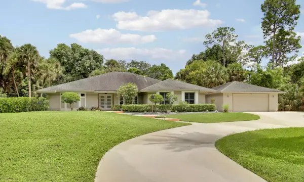 8552 Thousand Pines Circle, West Palm Beach, FL 33411