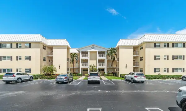 16 Colonial Club Drive 302, Boynton Beach, FL 33435