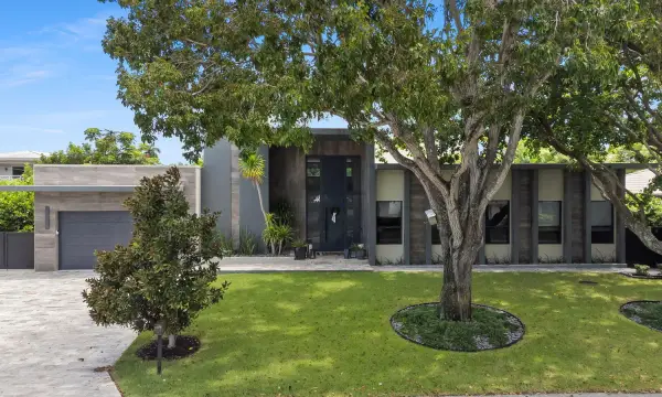 2424 NE 27th Avenue, Fort Lauderdale, FL 33305