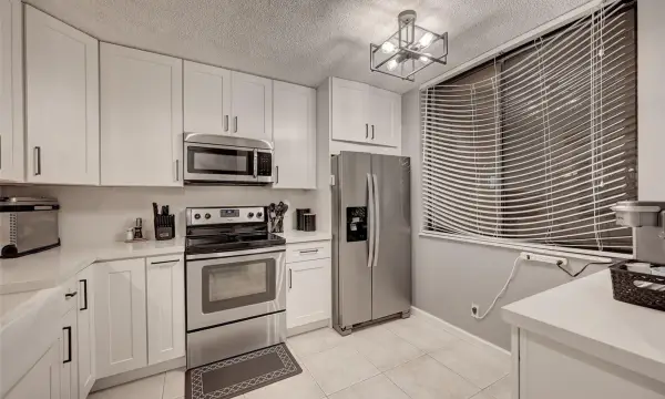 8592 W Sunrise Boulevard Unit 206, Plantation, FL 33322