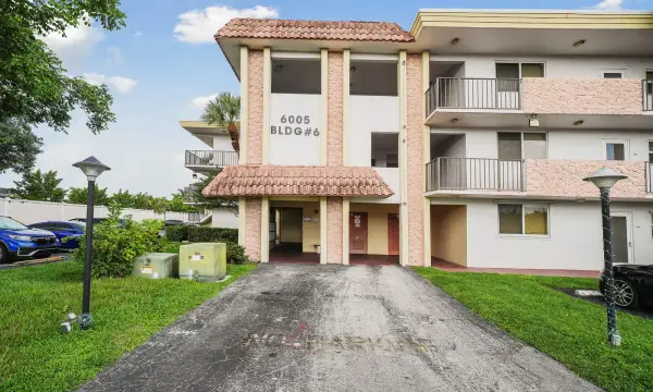 6005 Del Lago Circle 311, Sunrise, FL 33313