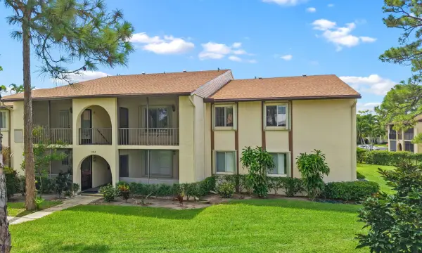 324 Knotty Pine Circle B-2, Greenacres, FL 33463