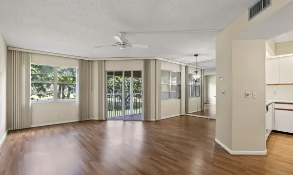 300 SW 130th Terrace 202b, Pembroke Pines, FL 33027