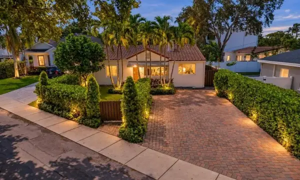 712 Ponce De Leon Drive, Fort Lauderdale, FL 33316