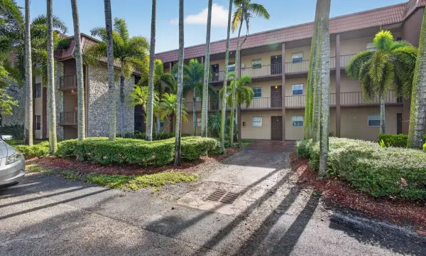 120 Sparrow Drive 304, Royal Palm Beach, FL 33411