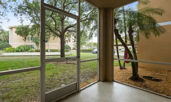 6434 Emerald Dunes Drive 104, West Palm Beach, FL 33411