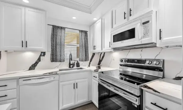 806 SE 7th Street 408, Deerfield Beach, FL 33441