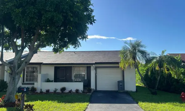 5427 Laurel Oak Street, Delray Beach, FL 33484
