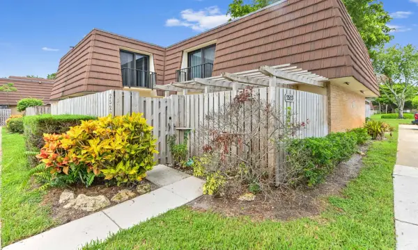 2523 25th Lane, Palm Beach Gardens, FL 33418