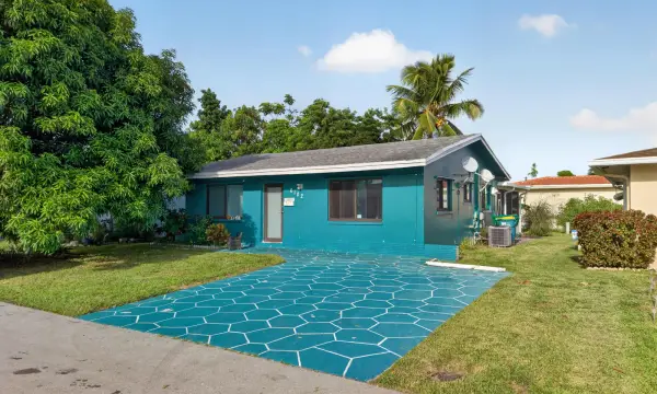 6102 NW 69th Avenue, Tamarac, FL 33321