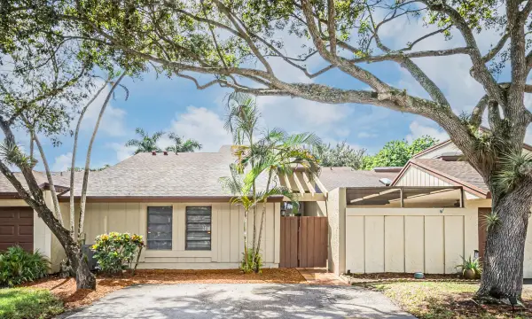 22724 Vistawood Way, Boca Raton, FL 33428