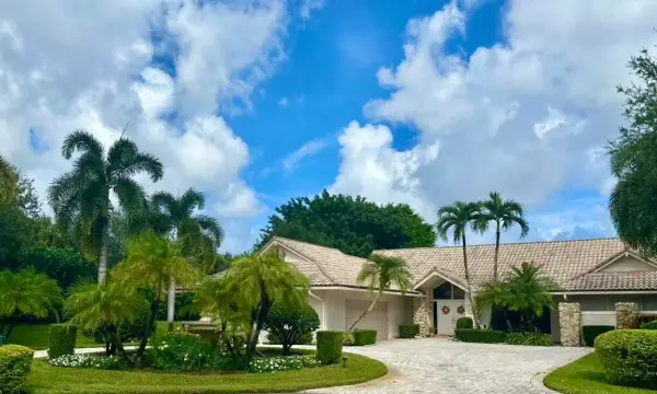 9 Alnwick Road, Palm Beach Gardens, FL 33418