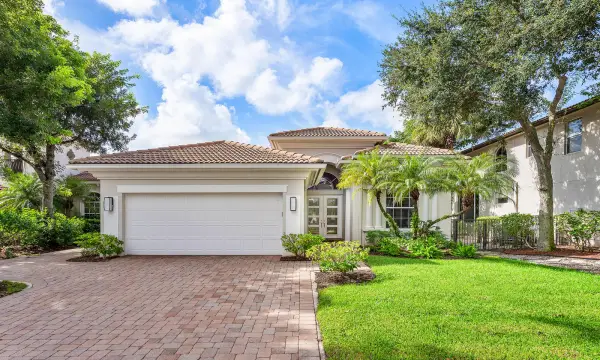 8138 Valhalla Drive, Delray Beach, FL 33446