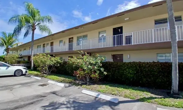 7400 NW 5th Place 105, Margate, FL 33063