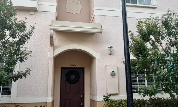 8884 N Isles Circle, Tamarac, FL 33321