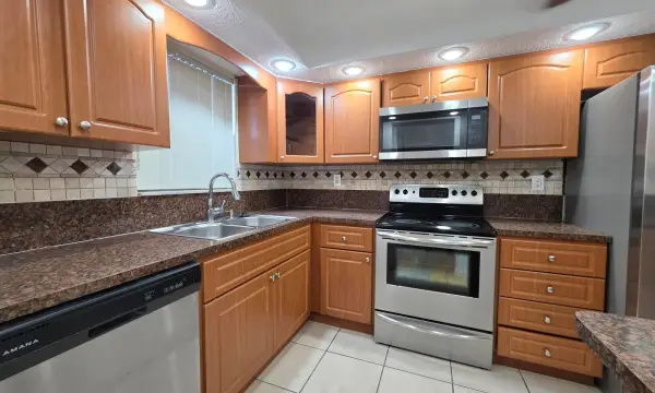 5860 NW 44th Street 502, Lauderhill, FL 33319