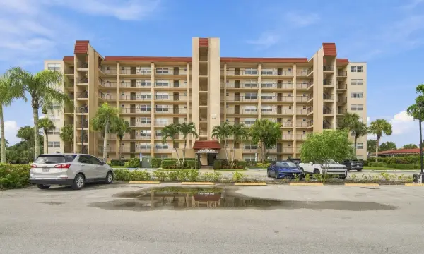 3465 Via Poinciana 405, Lake Worth, FL 33467