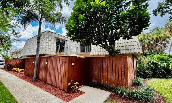 1700 Embassy Drive 403, West Palm Beach, FL 33401