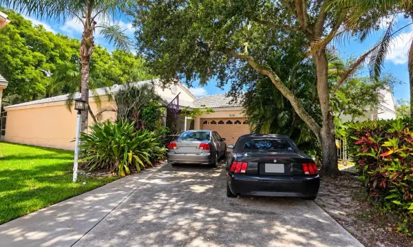 9538 NW 8th Circle, Plantation, FL 33324