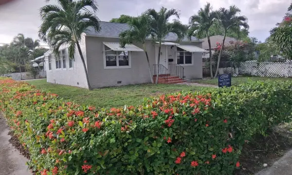5815 Garden Avenue, West Palm Beach, FL 33405