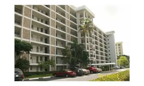 3150 N Palm Aire Drive Unit 407, Pompano Beach, FL 33069