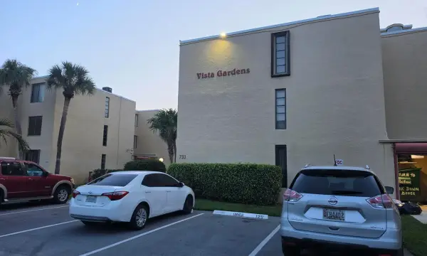 733 SE 1st Way 102, Deerfield Beach, FL 33441