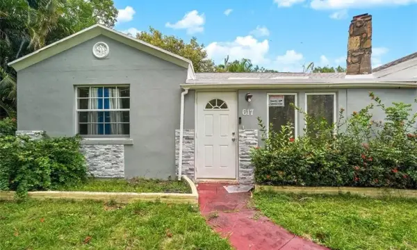 617 Lakeside Harbor, Boynton Beach, FL 33435