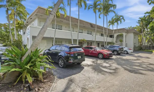 3421 NE 15th Avenue 9, Oakland Park, FL 33334
