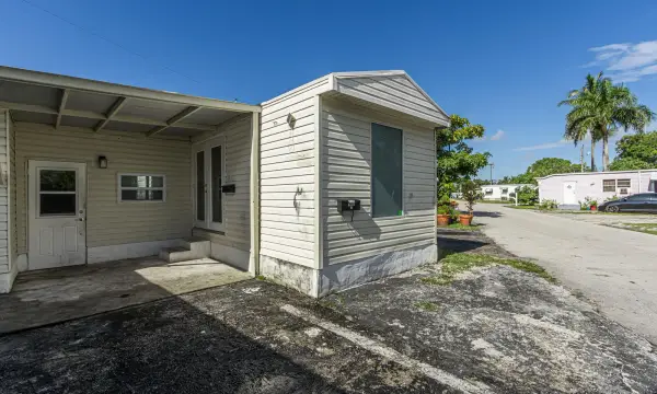 2776 NW 29th Place, Oakland Park, FL 33311