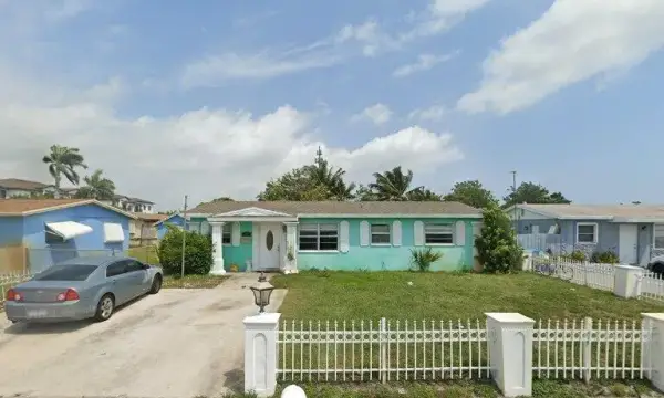 207 NE 6th Avenue, Boynton Beach, FL 33435