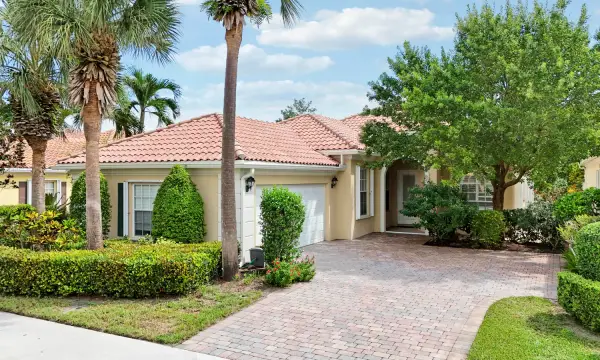 4718 Dovehill Drive, Palm Beach Gardens, FL 33418