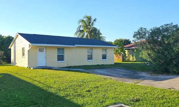 323 Seminole Court, Pahokee, FL 33476