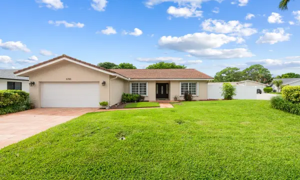 6760 Hollandaire Drive W, Boca Raton, FL 33433