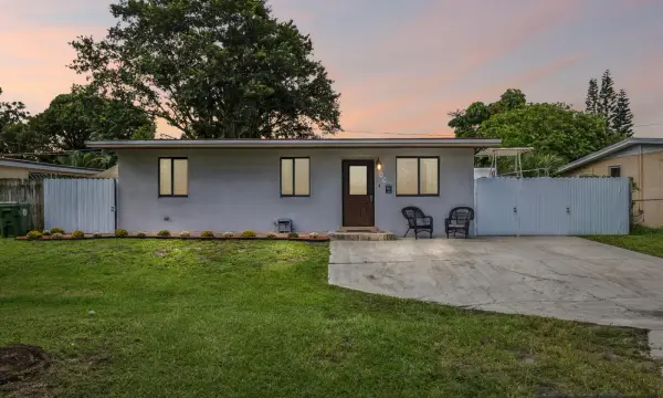 55 Davis Road, Palm Springs, FL 33461
