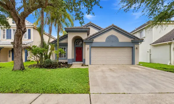 9823 N Grand Duke Circle, Tamarac, FL 33321