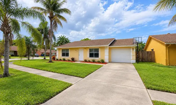 6117 Blue Grass Circle, Lake Worth, FL 33463