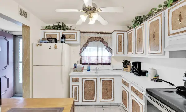 711 Lori Drive 204, Palm Springs, FL 33461