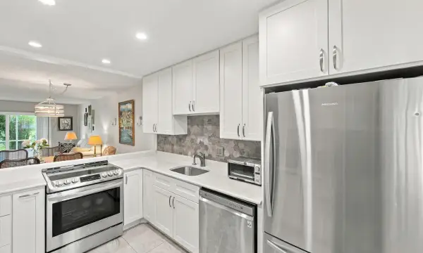 193 Lake Evelyn Drive, West Palm Beach, FL 33411