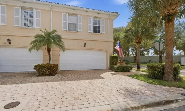 44 Live Oak Circle, Tequesta, FL 33469
