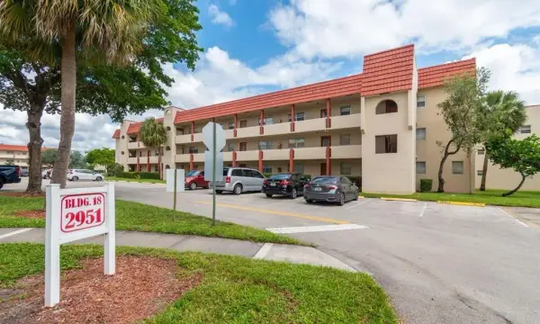 2951 Sunrise Lakes Drive E, Sunrise, FL 33322