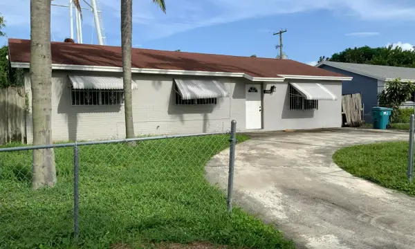 5708 Driftwood Street, Mangonia Park, FL 33407