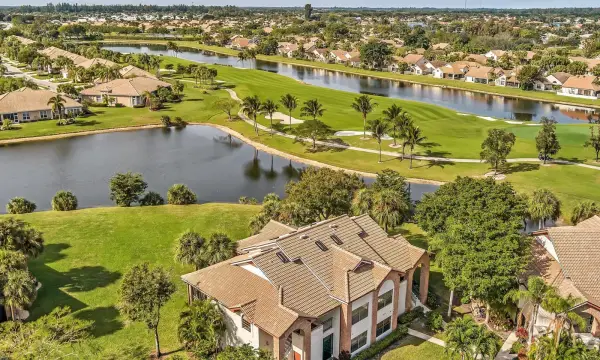 8049 Aberdeen Drive 201, Boynton Beach, FL 33472