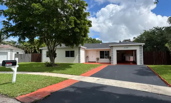 8306 NW 74th Terrace, Tamarac, FL 33321