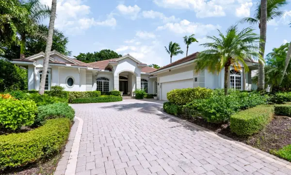 106 Pembroke Drive, Palm Beach Gardens, FL 33418