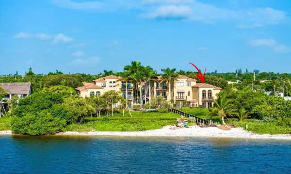 910 Via Villagio, Hypoluxo, FL 33462