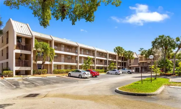8751 Shadow Wood Boulevard 102, Coral Springs, FL 33071