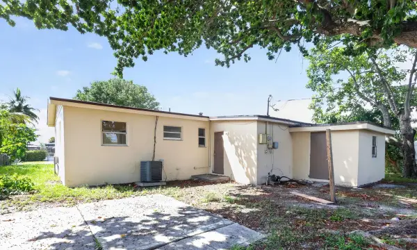 2740 NW 2nd Street, Boynton Beach, FL 33435