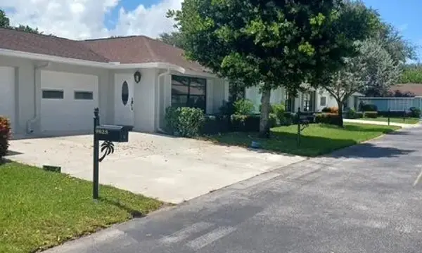 9825 Walnut Tree Way, Boynton Beach, FL 33436